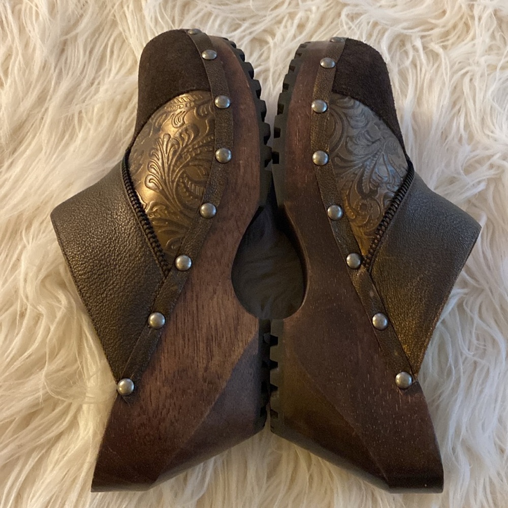 DR. SCHOLL's leather & studded clogs - Picture 3 of 12